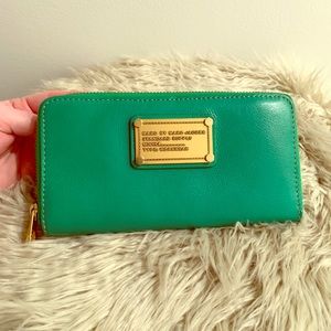 Marc by Marc Jacobs Classic Q zip around wallet
